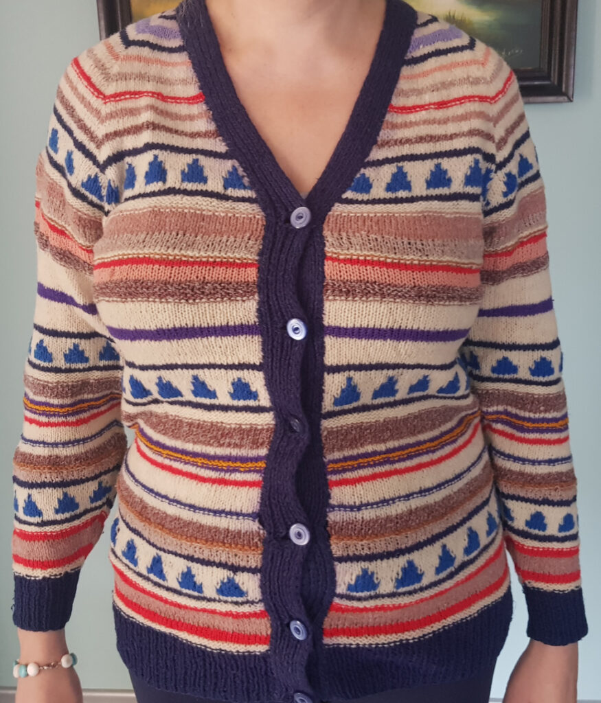 Sweter na drutach