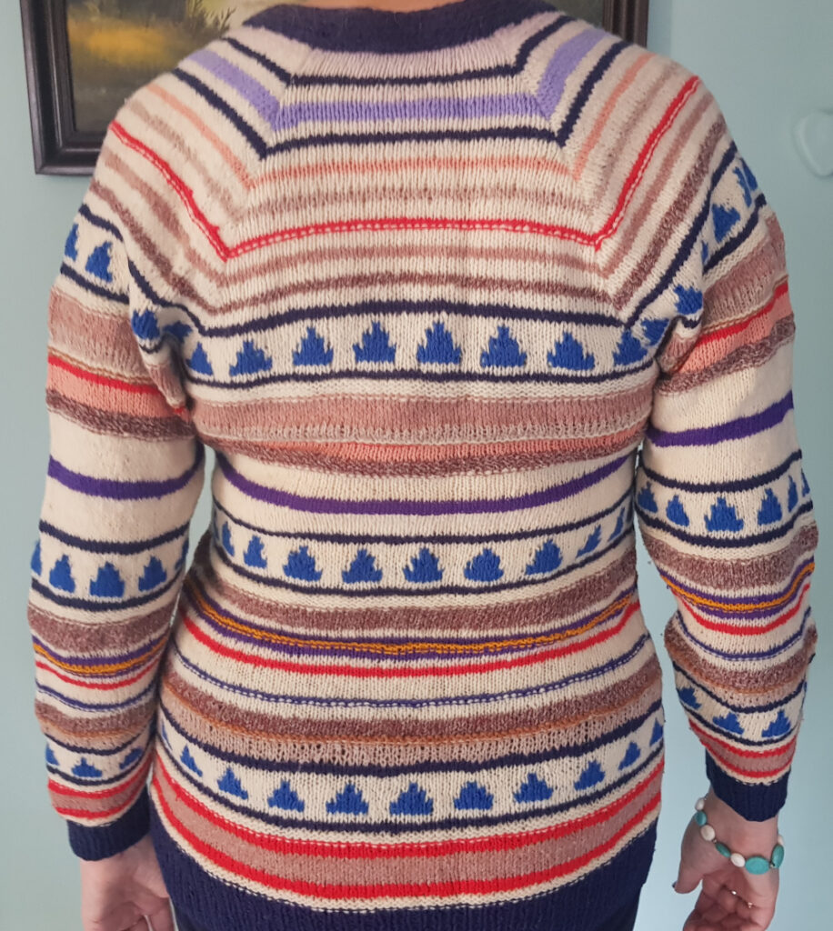 Sweter na drutach