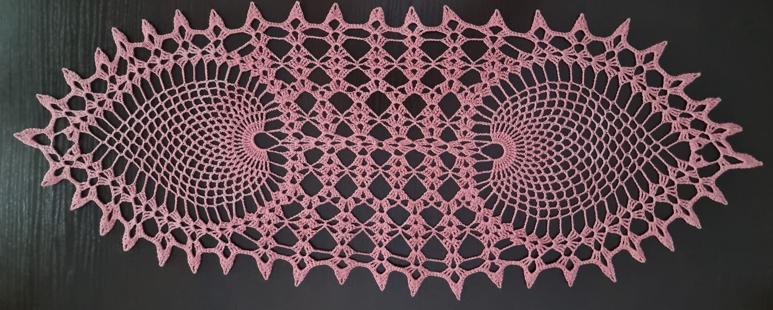 You are currently viewing Serwetka pudrowy róż na ławę