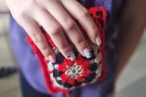 Read more about the article Paznokcie czy torebka na telefon…